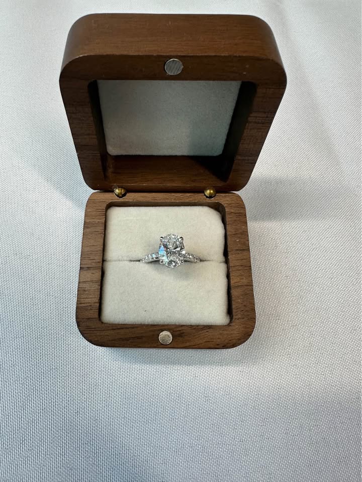 Oval Cut Diamond Ring | 2.3ct | IGI Certified