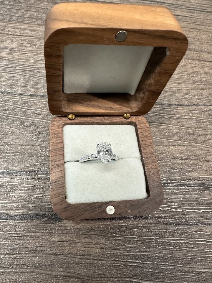 Oval Cut Diamond Ring | 2.3ct | IGI Certified