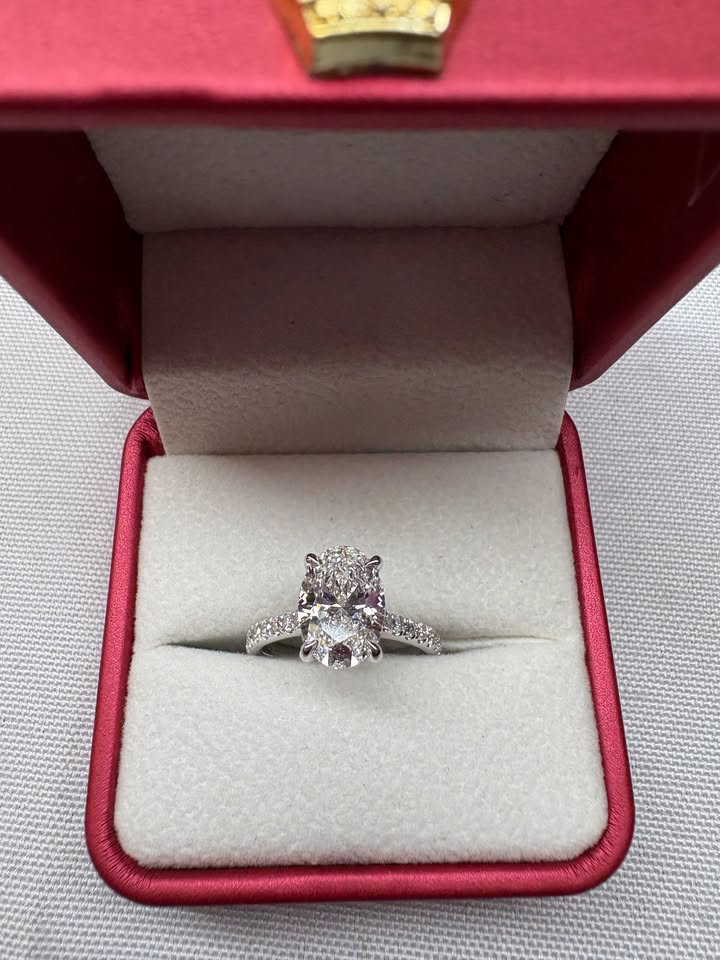 Isla oval cathedral ring, 2.5ct