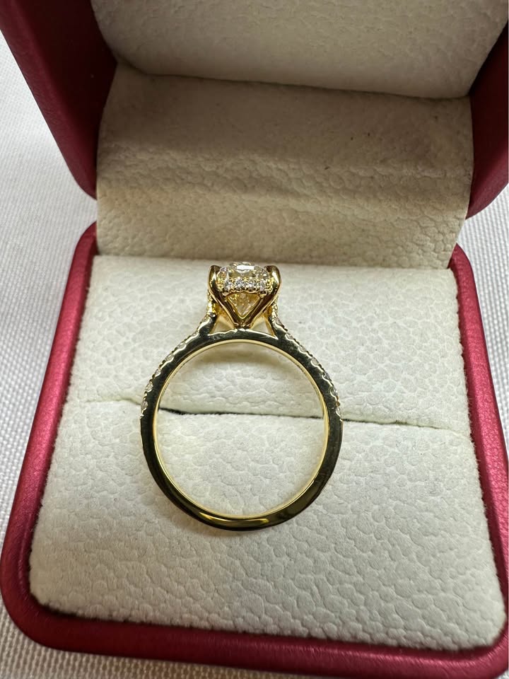 Oval cathedral diamond ring, 2.5ct, 14K yellow gold, side view