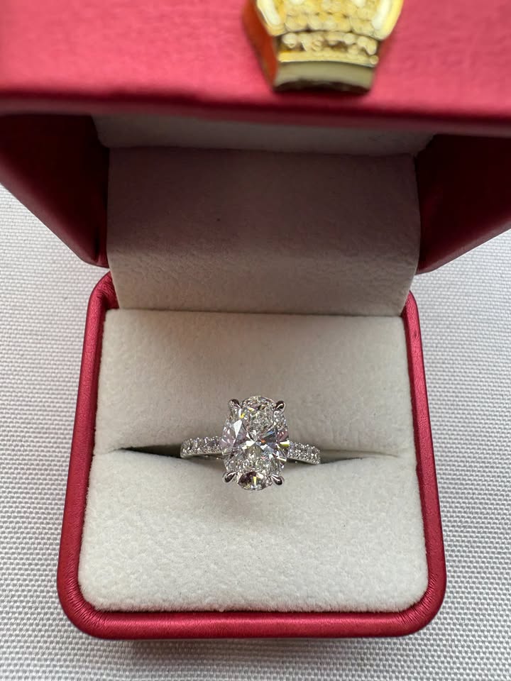 Oval cathedral diamond ring, 3ct, 14K white gold