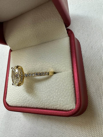 Oval cathedral diamond ring, 3ct, 14K yellow gold, side view