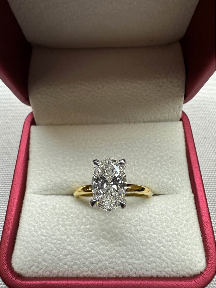 Oval tulip prong solitaire diamond ring, 2ct, 14K yellow gold