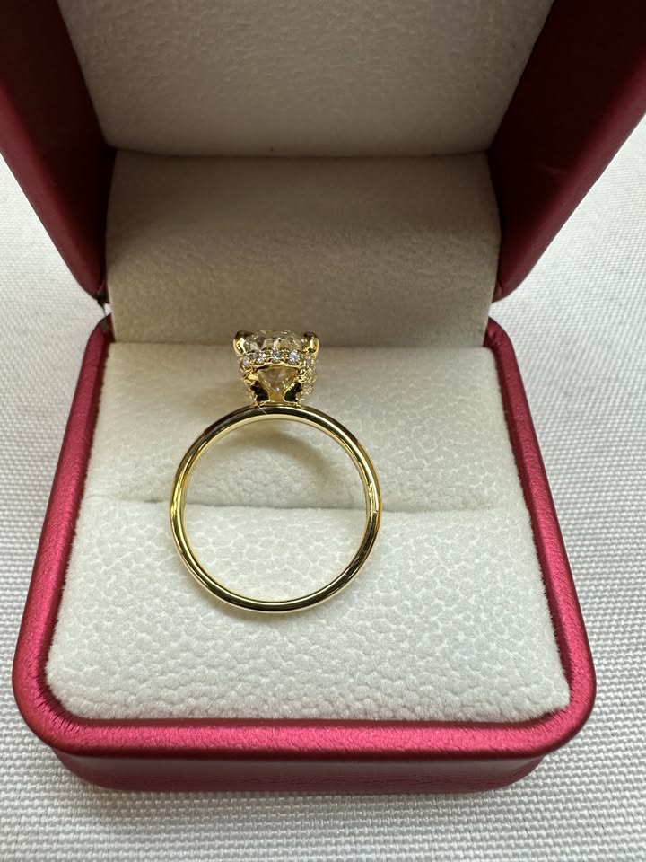 Oval diamond halo ring, 3ct, 14K yellow gold — top view