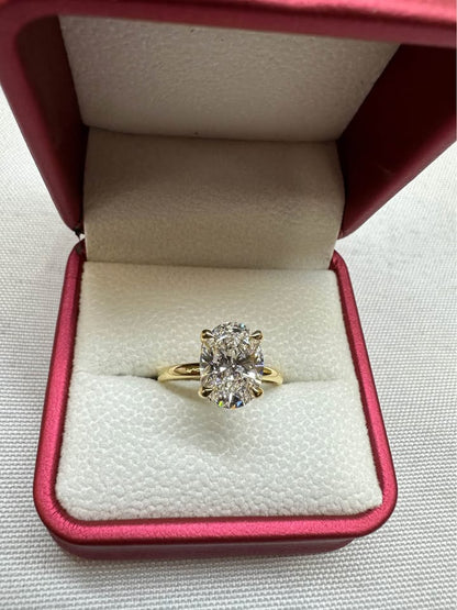Oval diamond halo ring, 3ct, 14K yellow gold — main view