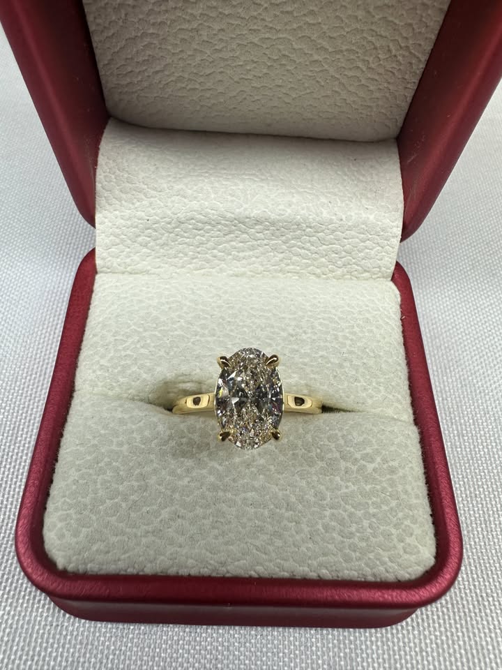 Oval hidden halo ring, 2ct, 14K yellow gold — main view