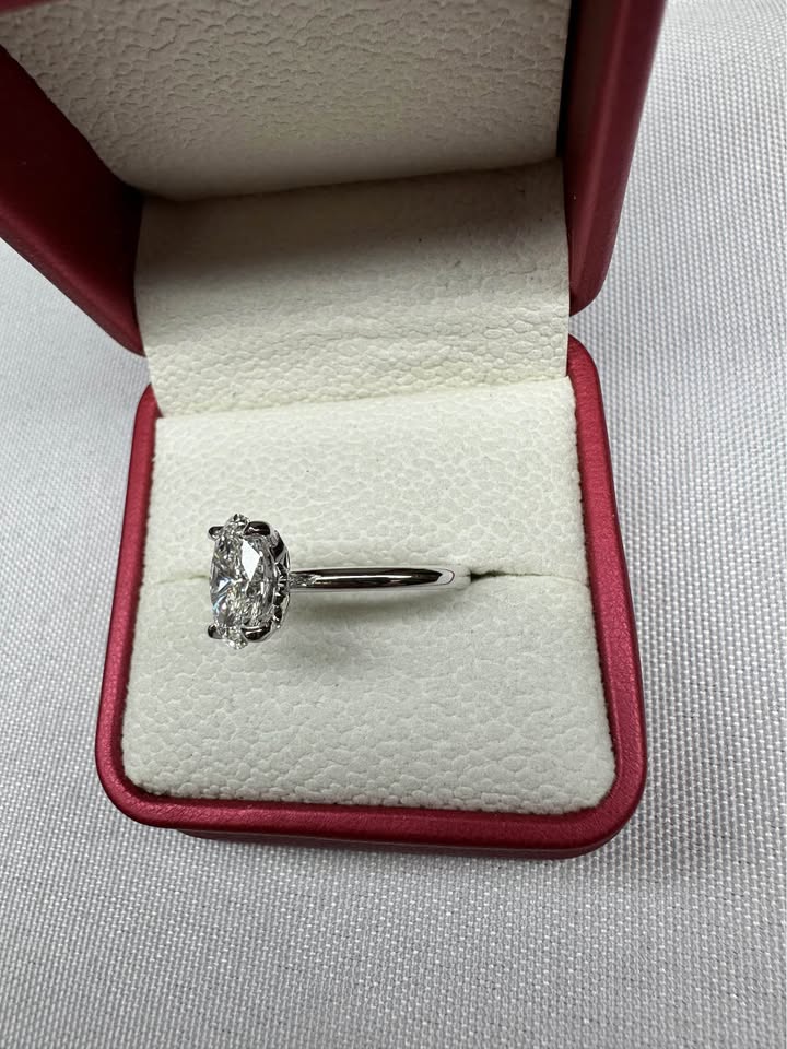 Oval lotus petal prong solitaire ring, 2.5ct, 14K yellow gold — side view