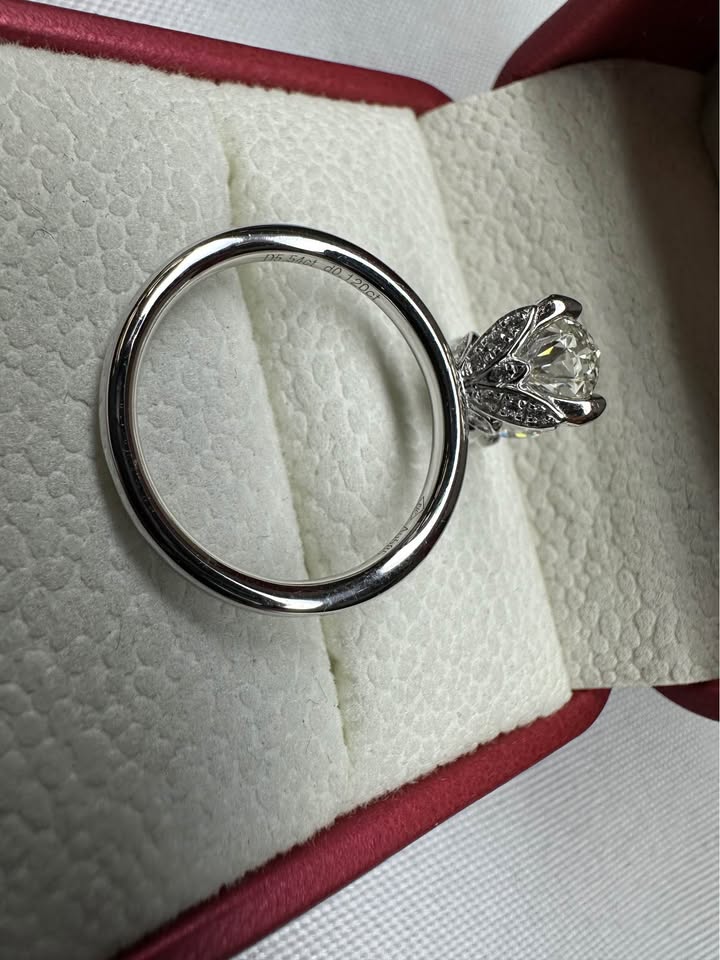 Oval lotus petal prong solitaire ring, 2.5ct, 14K yellow gold — top view