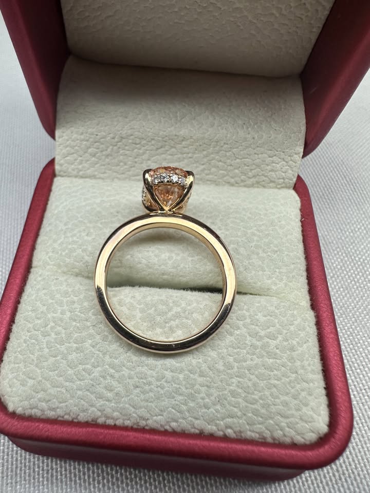 Pink oval diamond ring, 3ct, 14K rose gold — top view