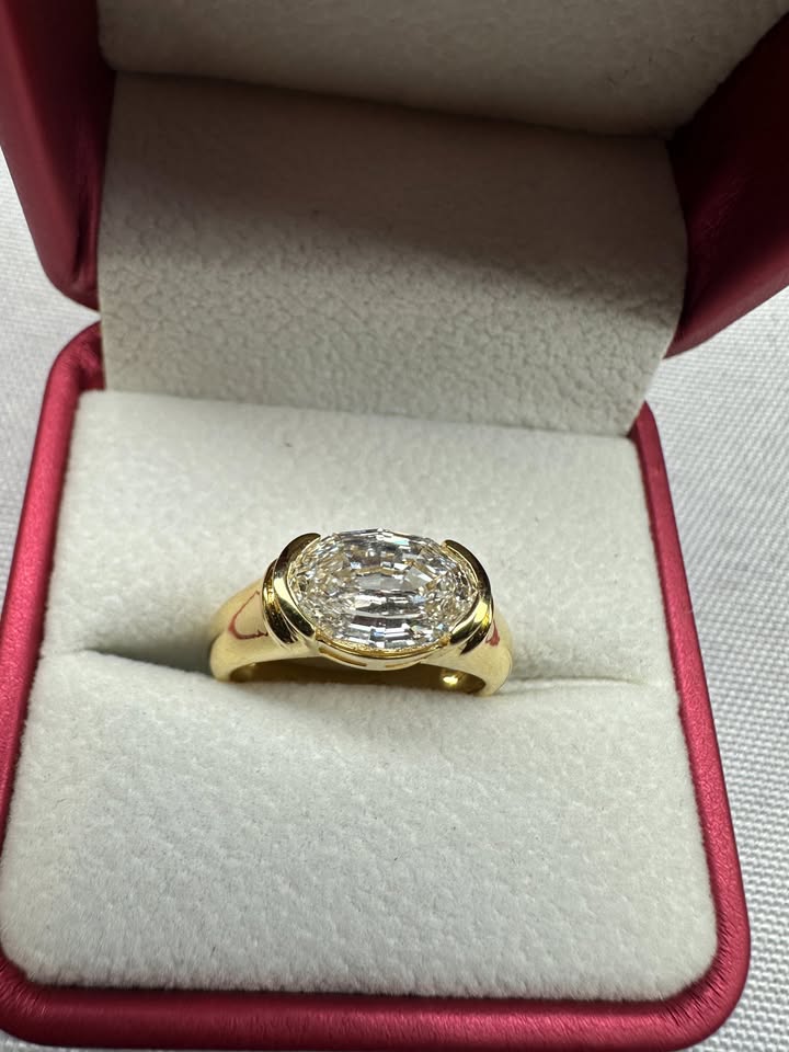 Oval step cut east-west ring, 2.53ct, 14K yellow gold — main view