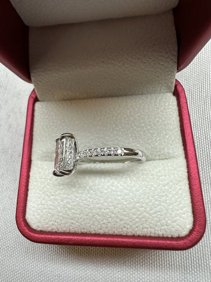 Radiant cut diamond ring, 2ct, 14K white gold — side view