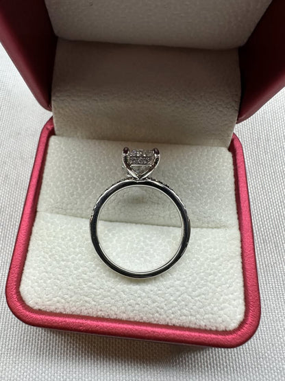 Radiant cut diamond ring, 2ct, 14K white gold — top view
