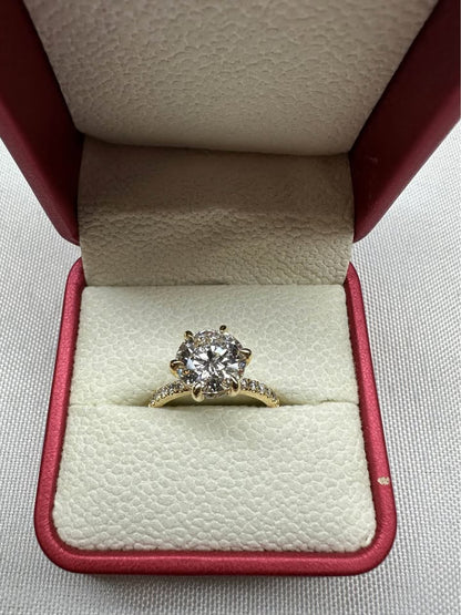 Rue — 3ct round lab-grown diamond solitaire, 14K yellow gold pavé band, top view