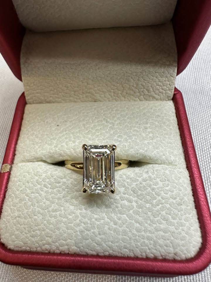 Emerald cut solitaire ring, 3.02ct, 14K yellow gold