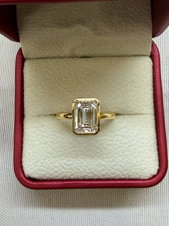 Emerald cut bezel ring, 3ct, 14K yellow gold
